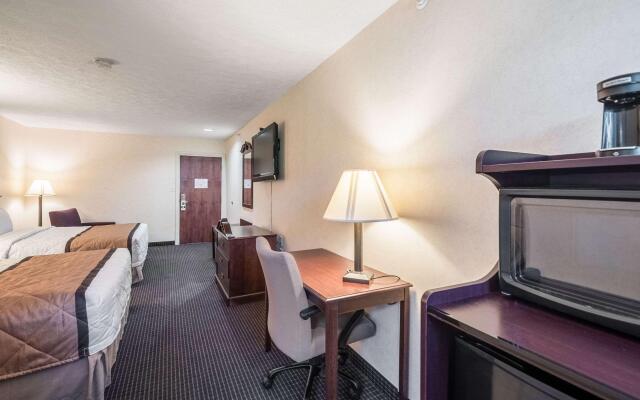 Rodeway Inn & Suites - Charles Town, WV