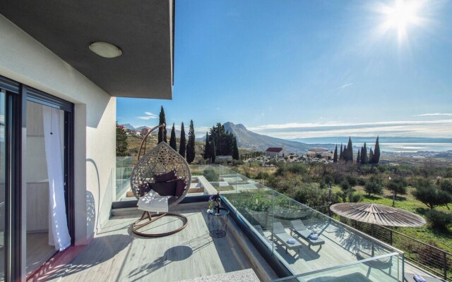 Nice Home in Kucine with WiFi, 4 Bedrooms & Hot Tub