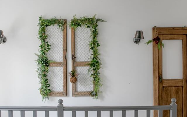 Comfy Apartment in Bayeux. Communal Terrace/livingroom and Kitchen