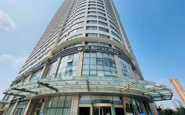 Homeinn Superior Yun Hotel (Dandong Yalu River Moon Island Anton Old Street)
