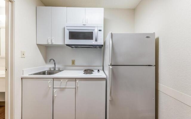 HomeTowne Studios Cincinnati - Sharonville