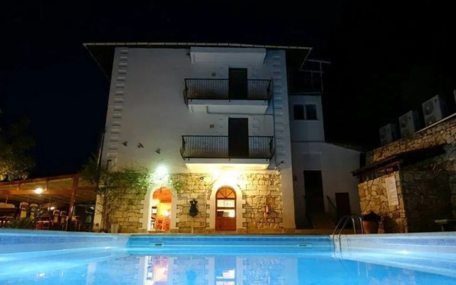 Maviay Hotel