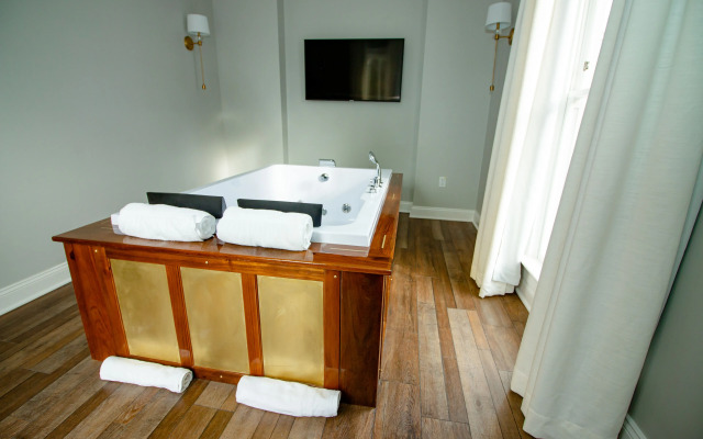 The Colonial Inn, an Ascend Collection Hotel