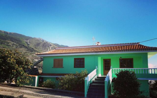 Sea and Mountain View Apartment