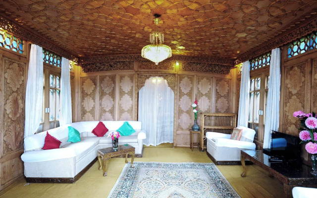 Wangnoo Houseboats