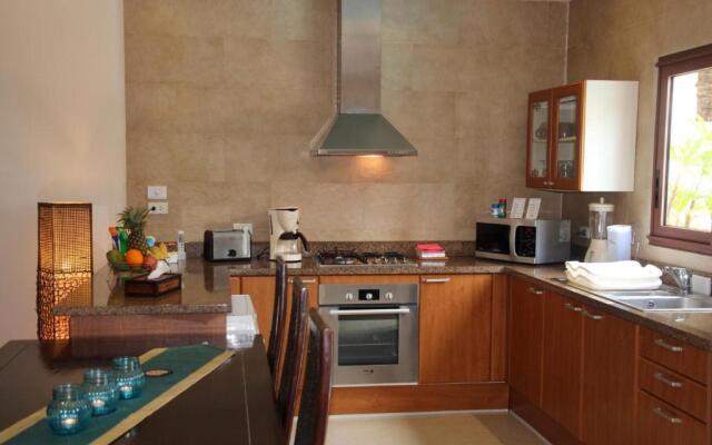 Sibaja Palms Sunset Beach Luxury Villa