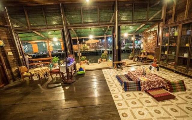 Baanklong Amphawa Homestay