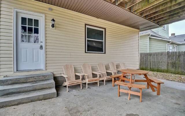 Spacious 6BR/3BA House w/ Parking! Sleeps 20!