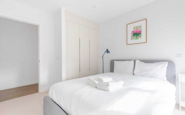 Stylish 2BD Oasis W/balcony South East London!