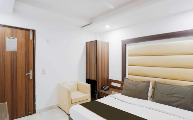 Oyo 79847 Collection O Hotel LS