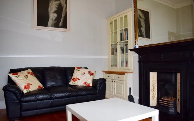 3 Bedroom Cottage Near Botanical Gardens