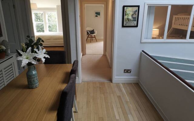 Spacious and Homely 3 Bedroom Clifton Flat