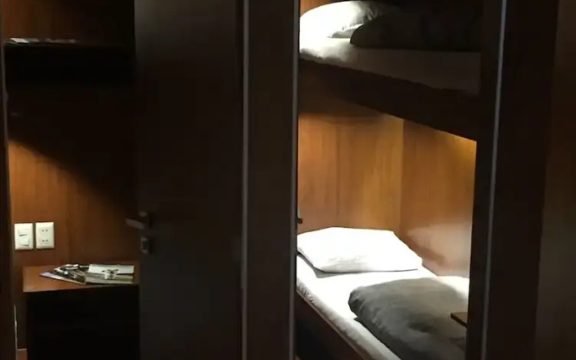 Onkel Inn Airport Sleepbox