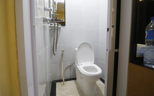 RedDoorz Plus near DC Mall Batam