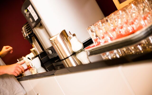 Hotel & Lounge by Hyve Basel SBB