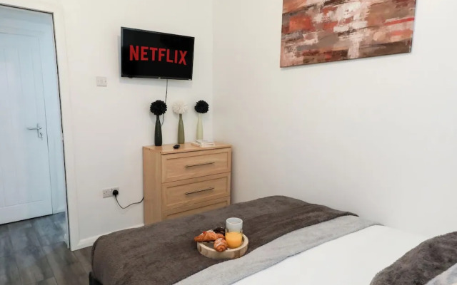 Victoria Road Apartment in Stoke