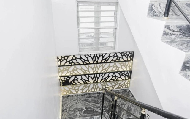 Momak 8 Hotel Adenuga House