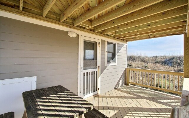 28 Beach Lookout Studio Bedroom Condo by RedAwning
