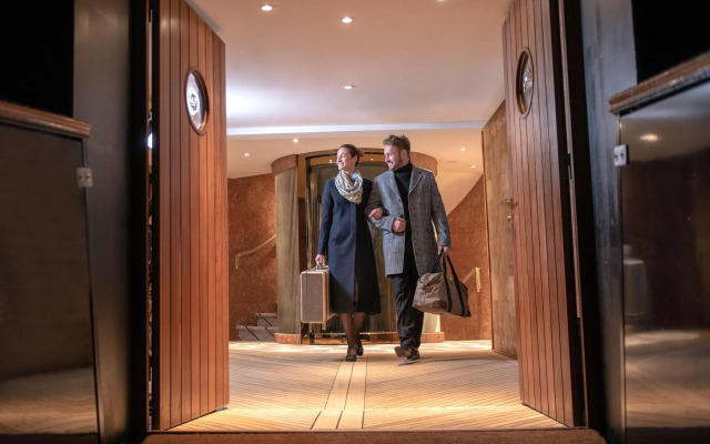 Fingal - A Luxury Floating Hotel