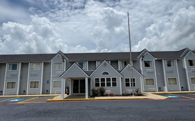 Americas Best Value Inn & Suites Ada