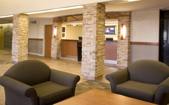 Woodlands Inn & Suites
