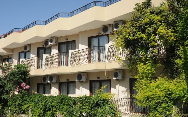 Palmyra Hotel & Sky Lounge