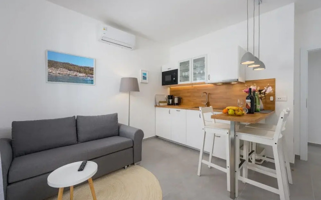 Attractive Apartment With Garden