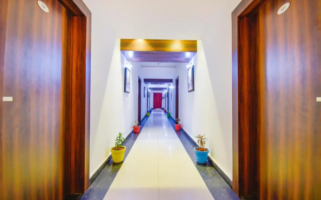 FabHotel Pentagon Next