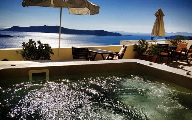 Adamis Majesty Suites