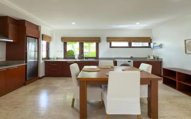 Tropical Poolside Villa SGB4