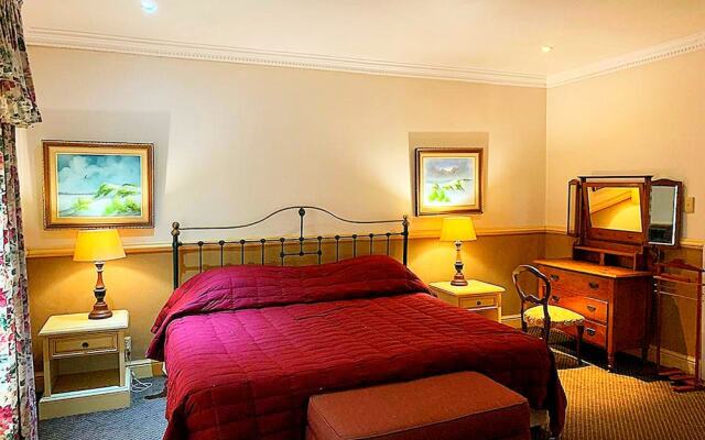 Sherwood's Country House