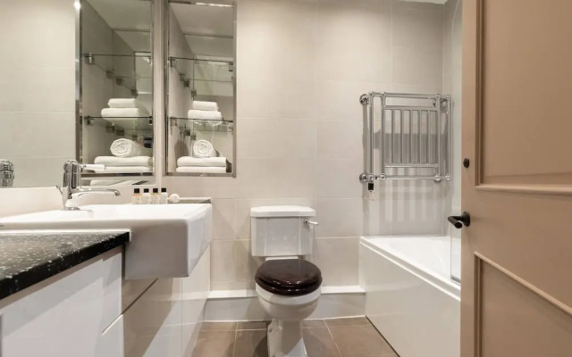 Ladbroke Grove XV by Onefinestay