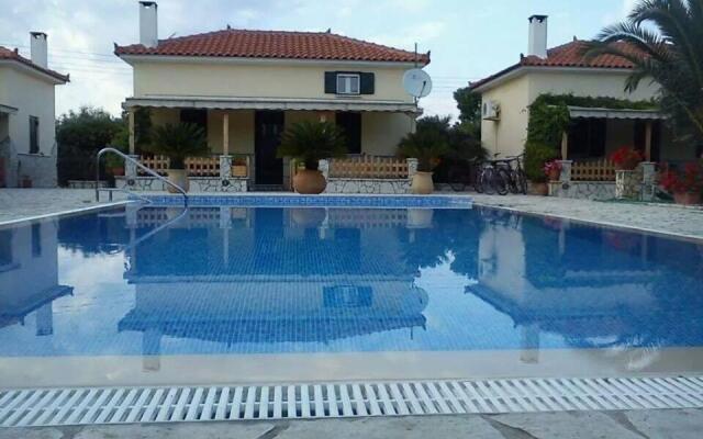 Foufas Houses