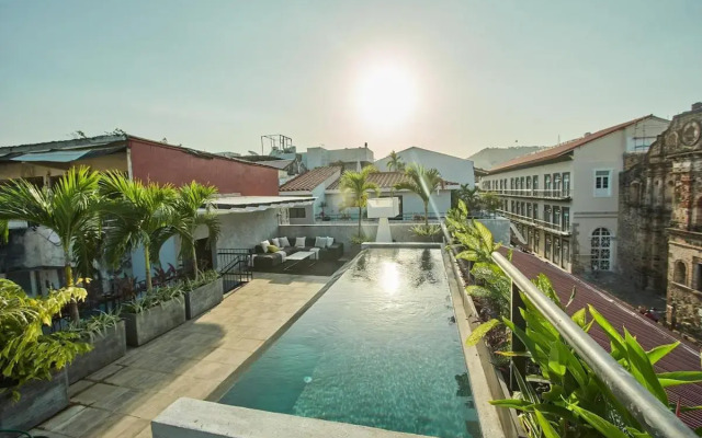 AmazINN Places Rooftop and Design Pool III