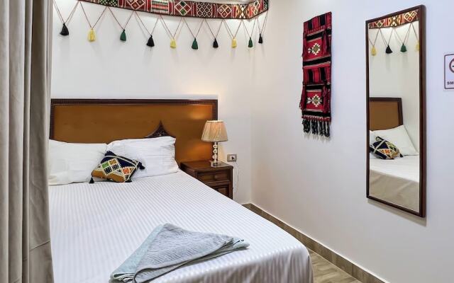 Atlantis pyramids Inn new