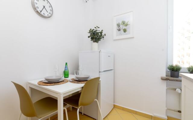 Chmielna Central Warsaw Apartment