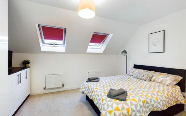 Cheerful 5-BDR/3-BATH House w/ Free Parking