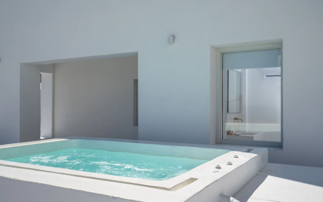 Cycladic Suites & Spa