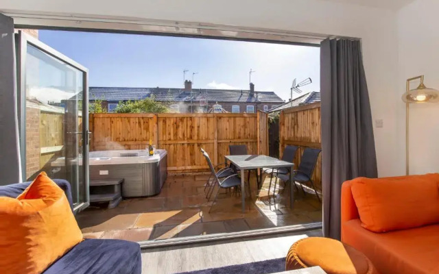 The Ebor Suites with Hot tubs