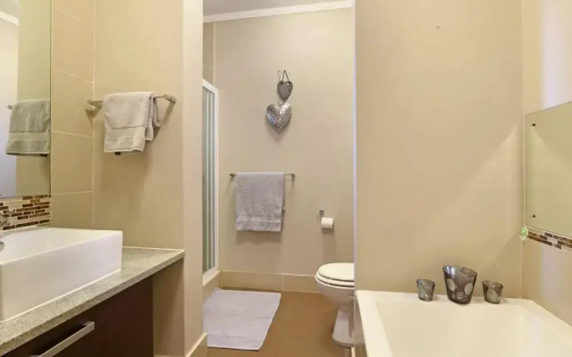 Penguin Haven . Luxury 2 bedroom, Boulders Beach.