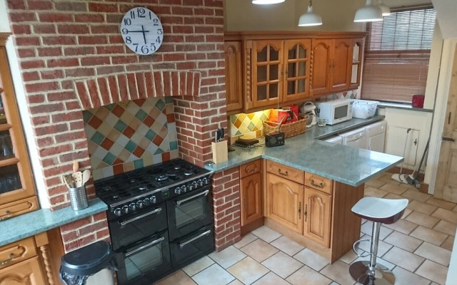 Gorgeous 4-bed House in Bexhill-on-sea, sea Views