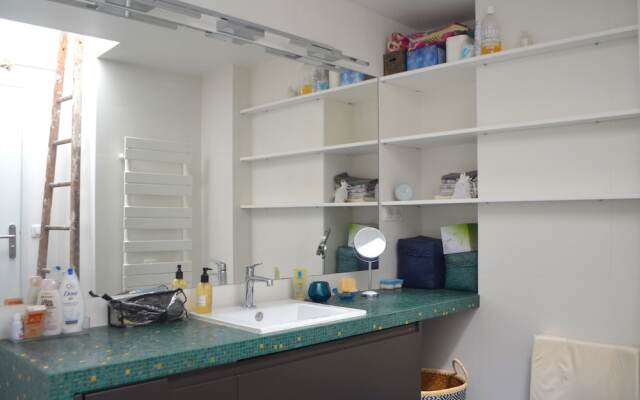 Top Floor Flat Near Bastille