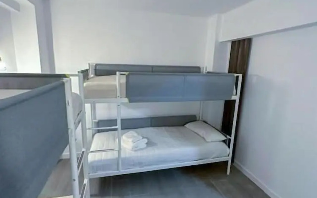 ZUR Boutique Hostel
