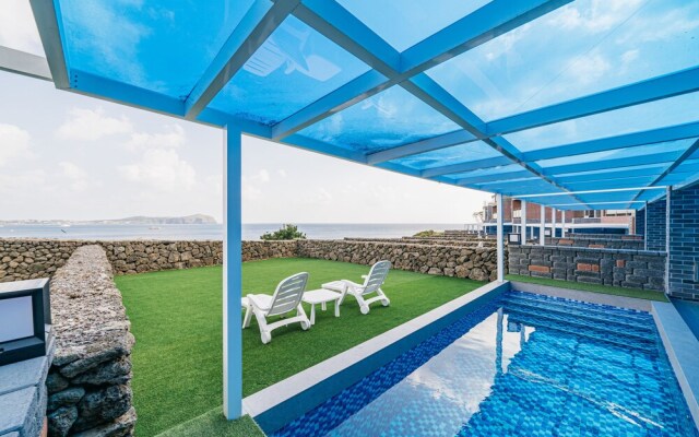 The Cloud Pool&Spa