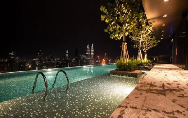 Expressionz Suites By iHost Global
