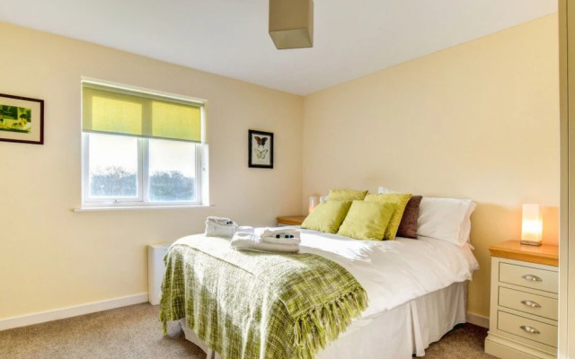 Holiday Home Cwm Tawel
