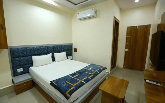 OYO 90380 Hotel Golden City