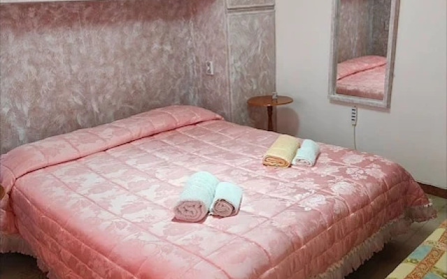 Room in Guest Room - La Palma Queen Room Lapalmarooms