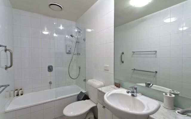 Bayviews Apartment