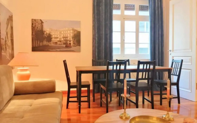 Elegant Apartment in Parliament Square